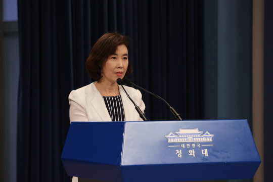 19일 박경미 청와대 대변인이 청와대 춘추관에서 콜롬비아 대통령 국빈 방한과 관련한 브리핑을 하고 있다. 연합뉴스.